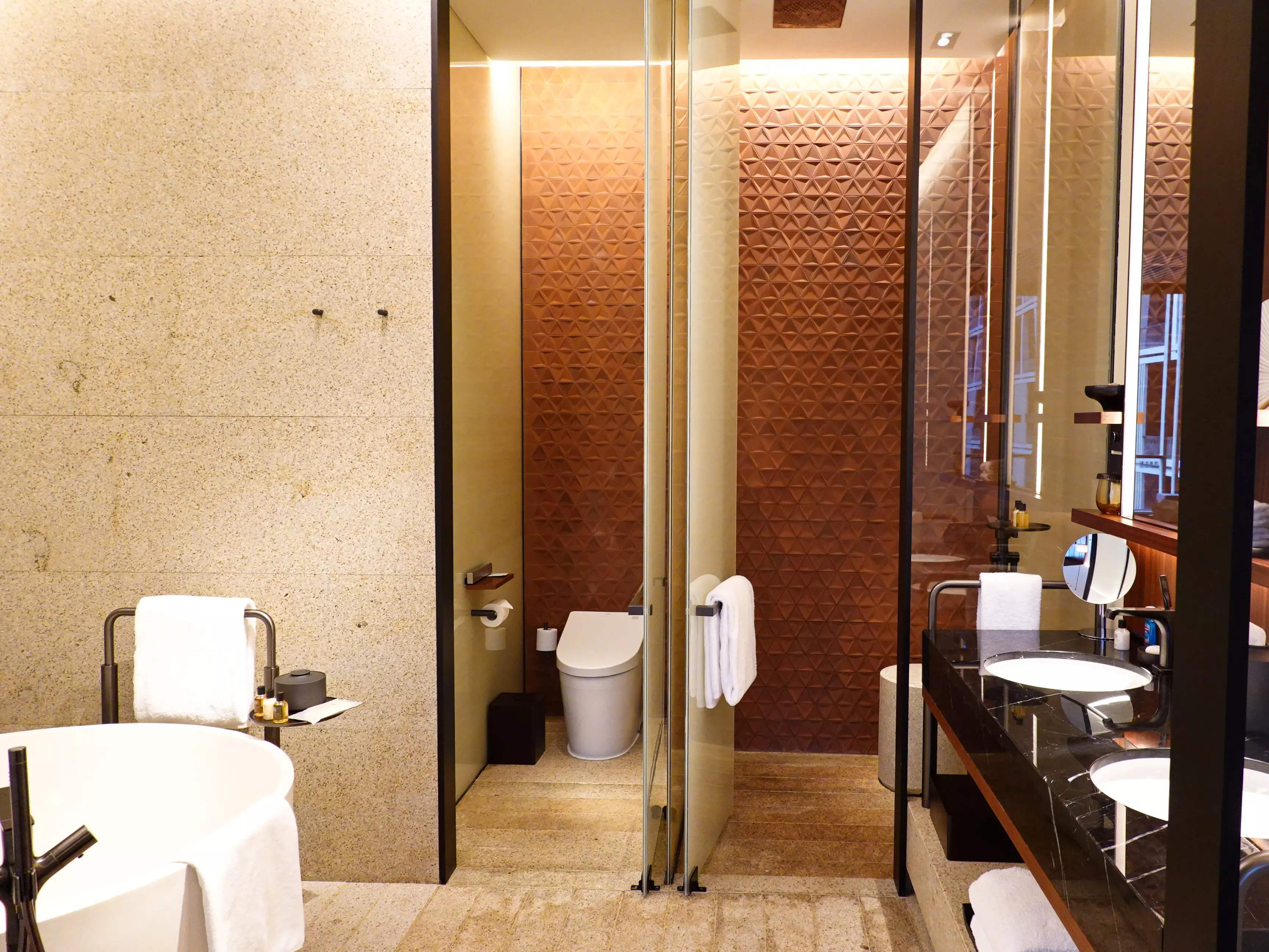 80%的浴室移門下垂或下沉，都可以通過更換移門滑輪來解決