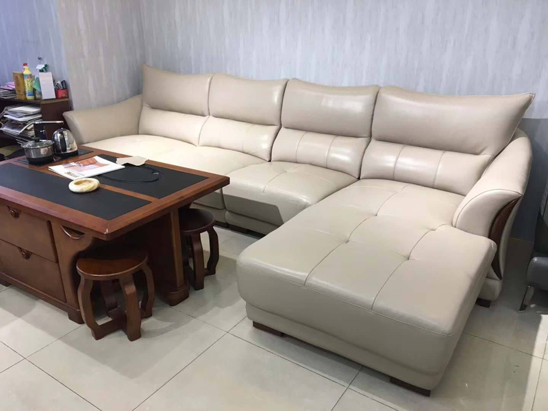 舊沙發(fā)別忙扔，沙發(fā)換皮是勤儉持家的不二之選，自己翻新沙發(fā)也行