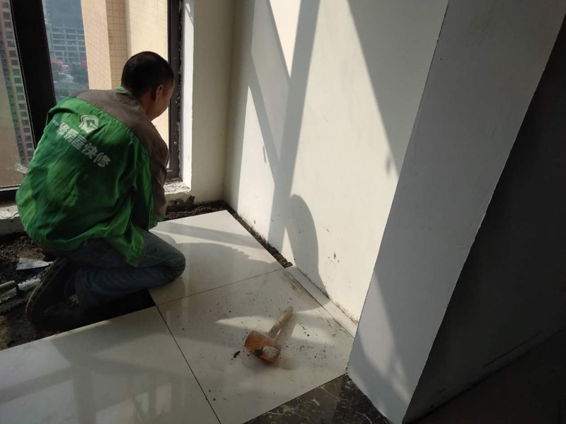 陽臺(tái)瓷磚鋪貼