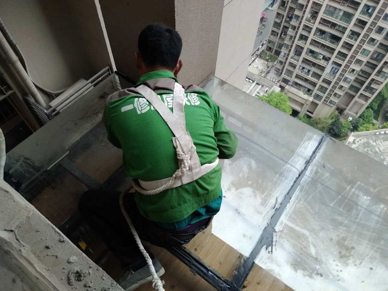 陽(yáng)臺(tái)裝修風(fēng)格,北歐風(fēng)格陽(yáng)臺(tái)設(shè)計(jì),新中式風(fēng)格陽(yáng)臺(tái)欣賞 /></div>
<div>先來(lái)介紹陽(yáng)臺(tái)裝修公司哪家好，說(shuō)起陽(yáng)臺(tái)裝修公司小編推薦陽(yáng)臺(tái)一修房屋快修，客戶可以到一修房屋快修官網(wǎng)在線咨詢客服關(guān)于：陽(yáng)臺(tái)裝修報(bào)價(jià)、陽(yáng)臺(tái)裝修風(fēng)格設(shè)計(jì)、陽(yáng)臺(tái)裝修套餐、陽(yáng)臺(tái)裝修方案、陽(yáng)臺(tái)裝修費(fèi)用、陽(yáng)臺(tái)裝修注意事項(xiàng)等，一修房屋快修可為陽(yáng)臺(tái)業(yè)主打造整體裝修、局部裝修、維修安裝等一站式服務(wù)。</div>
<div><img src=