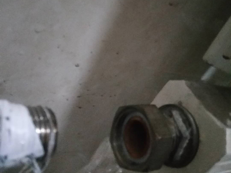 暖氣循環(huán)泵安裝:1、家用暖氣循環(huán)泵安裝前應(yīng)檢查循環(huán)泵進(jìn)出水口是否有異物堵塞； 　　2、家用暖氣循環(huán)泵裝入系統(tǒng)前應(yīng)將系統(tǒng)管道內(nèi)的雜物沖洗干凈，以免循環(huán)泵運(yùn)轉(zhuǎn)時(shí)雜物纏繞葉輪造成堵轉(zhuǎn)； 　　3、家用暖氣循環(huán)泵安裝時(shí)應(yīng)用力輕柔，請(qǐng)勿大力，以免損壞泵體； 　　4、家用暖氣循環(huán)泵的進(jìn)、出口都要設(shè)有由任(活接頭)，以便裝拆。 　　5、家用暖氣循環(huán)泵安全接線，連線要采用帶地線的三股線的插頭， 地線端與電機(jī)外殼聯(lián)接，以保證安全。 　　6、家用暖氣循環(huán)泵噪聲低，檢查是否轉(zhuǎn)動(dòng)時(shí)，需用螺絲刀頂住耳朵細(xì)聽。 　　7、部分家用暖氣循環(huán)泵泵內(nèi)潛水轉(zhuǎn)動(dòng)部分利用水潤(rùn)滑，因此，請(qǐng)勿長(zhǎng)時(shí)間無(wú)水運(yùn)行。