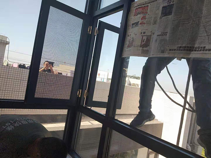 維修紗窗找哪家鄭州維修公司，哪里有鄭州修理紗窗師傅電話