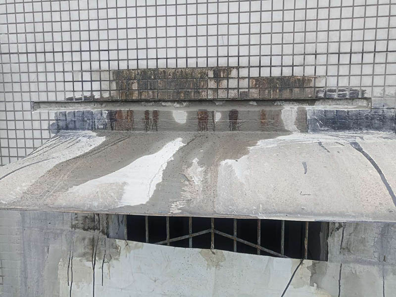 窗戶外墻防水切割：1、外墻防水不建議用防水涂料，防水涂料施工后需要做一層保護(hù)層；2、防水需要在水泥基面施工，如果貼了瓷磚，還需要把瓷磚鏟除再施工；3、外墻防水最好使用砂漿防水劑，做好后可以與原有的水泥基面形成一個(gè)整體，且不會(huì)被雨水中的酸、堿等物質(zhì)破壞。