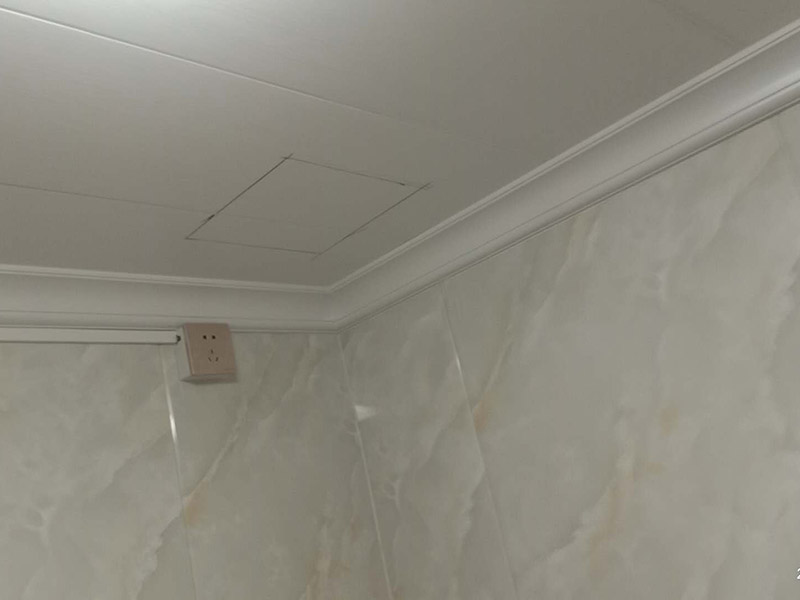 排氣扇安裝：當(dāng)直接安裝在墻壁的孔洞上，將室內(nèi)污濁空氣排往室外或從室外吸進(jìn)新鮮空氣時(shí)，應(yīng)選用百葉窗換氣扇，因此百葉窗式換氣扇又稱隔墻式換氣扇；當(dāng)需要安裝于居室、商場(chǎng)、賓館、辦公室及娛樂(lè)場(chǎng)所的玻璃門(mén)窗上時(shí)，應(yīng)選用櫥窗式換氣扇；當(dāng)需要安裝換氣扇的場(chǎng)所裝有天花板，而且天花板上有直接排往外部窨的出風(fēng)口時(shí)，可選用天花板式或管道式換氣扇；當(dāng)安裝換氣扇的地方裝有天花板，且天花板止方預(yù)先裝有排往室外的管道時(shí)，應(yīng)該選用管道式換氣扇，利用其較高的風(fēng)壓往外排氣。