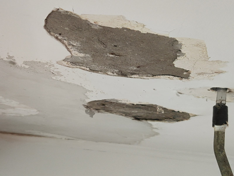 頂面墻面反水固化：1、表面處理：剛施工好的地面不要立馬涂地坪漆，地面灰塵、污漬要清理干凈；2、噴涂環(huán)氧封閉底涂料：如果地坪標(biāo)間有間隙，較為粗糙，要對(duì)地坪表面處理干凈再進(jìn)行涂抹；3、地坪漆配置：在地坪漆加入稀釋劑，使它滲透到地面內(nèi)層、增加防透性。