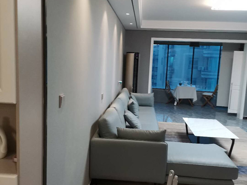 全屋裝修設(shè)計效果：裝修，大致是按照下面這21步完成的：1.前期設(shè)計 -- 2.主體拆改 -- 3.水電改造 -- 4.木工 -- 5.貼磚 -- 6.刷墻面漆 -- 7.熱水器安裝 -- 8.廚衛(wèi)吊頂 -- 9.櫥柜安裝-- 10.煙機(jī)灶安裝 -- 11.木門安裝 -- 12.地板安裝 -- 13.鋪貼壁紙 -- 14. 開關(guān)插座安裝 -- 15.燈具安裝 -- 16.五金潔具安裝 -- 17.窗簾桿安裝 -- 18.拓荒保潔 -- 19.家具進(jìn)場 -- 20.家電安裝 -- 21.家居配飾