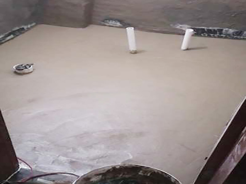 衛(wèi)生間貼磚裝修：先將所需材料準(zhǔn)備好，然后將水泥與建筑膠混合拌勻，用鏟刀將其鏟到地面刮平再將瓷磚鋪上刀壓實，這樣按照這樣的方式自上而下或自左而右來進行貼磚即可。 衛(wèi)生間在進行貼瓷磚時，首先要注意的就是防水方面的問題。因此，必須要在鋪磚之前就把衛(wèi)生間墻面與地面的防水做好，這樣就能避免鋪磚之后出現(xiàn)滲水漏水的現(xiàn)象。 貼磚過程中不要為了防水就把瓷磚縫隙留的太小，這樣很容易導(dǎo)致瓷磚熱脹冷縮，最好將瓷磚擠壞，到時候再想貼瓷磚就非常困難了。 瓷磚在使用之前泡水是為了在鋪貼過程中，它的粘度會更加牢固，但要注意有些商家是允許剩余的瓷磚可以退款的，但是如果是泡水了的話，就不能退了，所以不要將所有的瓷磚都泡水。