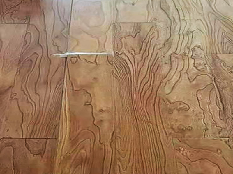 木地板維修翻新：把地板裂縫中的灰塵清理干凈，裂縫周邊貼上美紋紙。用注射器把安環(huán)密封膠填滿裂縫，用刮板刮平，美紋紙揭掉。修補材料固化后，一定要有彈性，室內(nèi)溫度變化裂縫大小會變化；固化后會因裂縫漲縮產(chǎn)生脫落或開裂不能防塵。