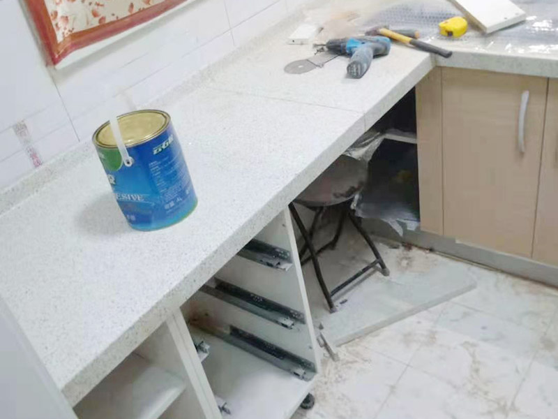 安裝燈具的師傅電話，吊燈、客廳燈和壁燈分別有什么安裝不同之處