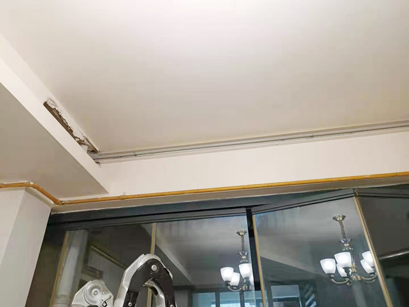 明管安裝維修：第一步是測量，確定線管和一級配電箱的固定點位。第二步是加工我們所需要的線管。第三步是線管的安裝和固定。第四步是管路進入線盒或者是線盒。