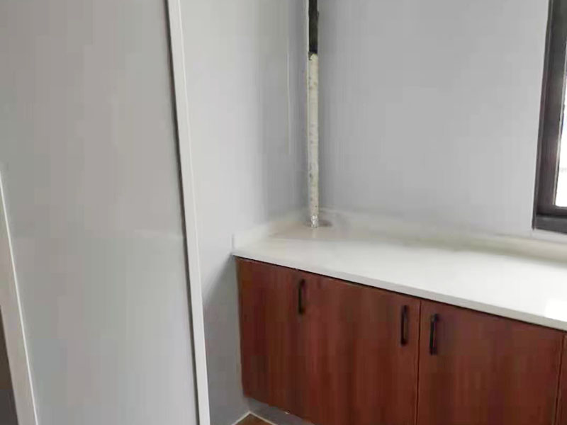 用了二十幾年的木桌子要翻新，用哪種家具維修噴漆方法可以搞定