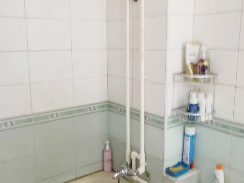 明管安裝維修：第一步是測量，確定線管和一級配電箱的固定點位。第二步是加工我們所需要的線管。第三步是線管的安裝和固定。第四步是管路進(jìn)入線盒或者是線盒。