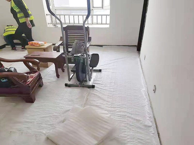 木地板有小坑應(yīng)該怎么處理，熱脹冷縮讓地板恢復(fù)平整，木地板維修公司