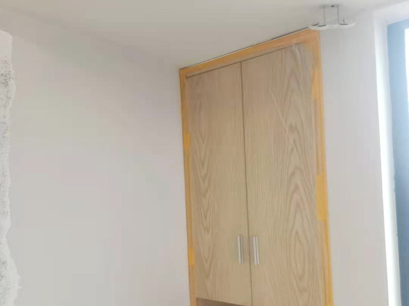 墻面家具成品保護(hù)：裝修工程成品保護(hù)包括玻璃幕墻、鋁合金成品保護(hù)、電訊通訊成品保護(hù)、木門成品保護(hù)，地面、墻面成品保護(hù)，水電成品保護(hù)，消防人防設(shè)備成品保護(hù)，通風(fēng)空調(diào)專業(yè)成品保護(hù)，吊頂成品保護(hù)以及石材成品保護(hù)。