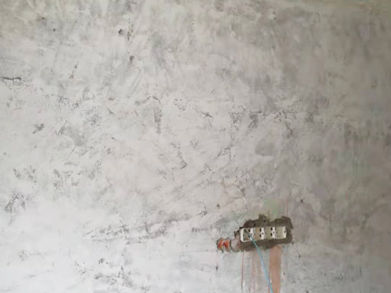 全屋電路改造：電路是家居裝飾中的隱藏工程，是家居裝飾的必然步驟。彈好平行與垂直線開槽，放好開關(guān)插座底盒，而開關(guān)插座底合安裝要彈水平線開槽，廚衛(wèi)間須根據(jù)設(shè)計(jì)的使用功能進(jìn)行彈線開槽。布線都是使用線管進(jìn)行暗埋，電線需要并頭連接，不能隨便連接，接頭處需要使用按壓接線法，線接好之后，使用絕緣膠布包住。