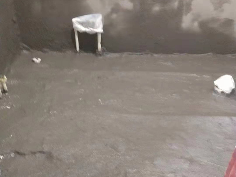 衛(wèi)生間貼磚裝修:衛(wèi)生間貼磚的流程首先先清掃地面，水泥砂漿找平，接著再定標高，彈線，地磚進水，攤鋪水泥砂漿，鋪貼石磚，最后灌縫，白水泥或者填縫劑都可以，或者做專業(yè)的美縫。