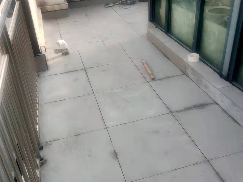 陽(yáng)臺(tái)地磚鋪貼