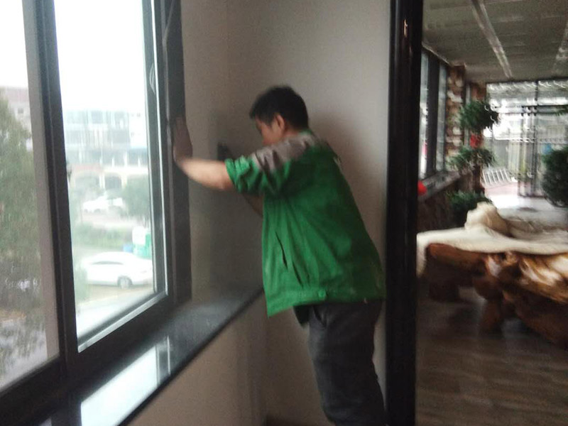 深圳天窗漏水是什么原因，深圳天窗漏水怎么維修