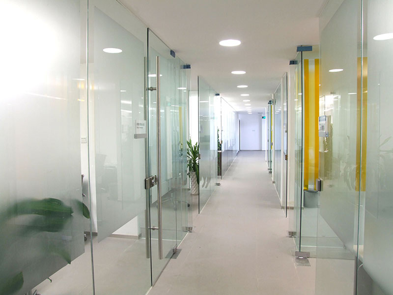 玻璃門地簧維修