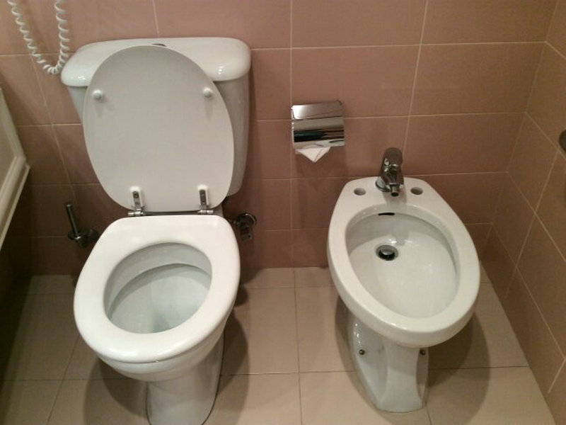 昆明馬桶堵了自己怎么疏通,昆明馬桶的安裝流程