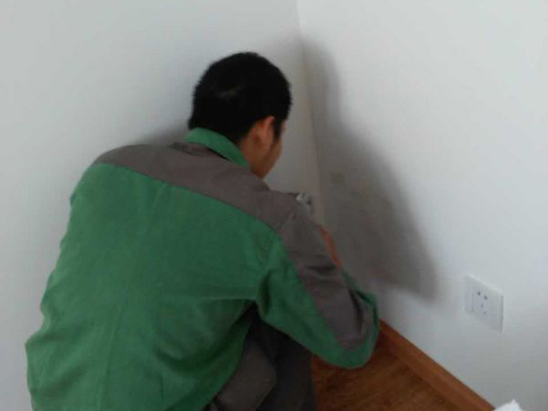 墻面有孔洞太難看？一修房屋快修老師傅教你怎么修補(bǔ)墻面孔洞