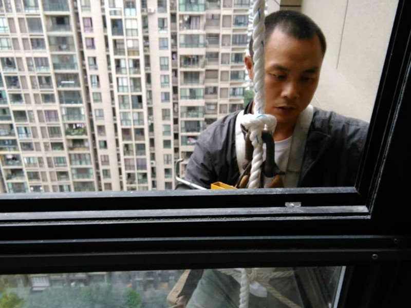 修卷簾門的電話,卷簾門維修一般怎么維修，自己不會(huì)怎么辦