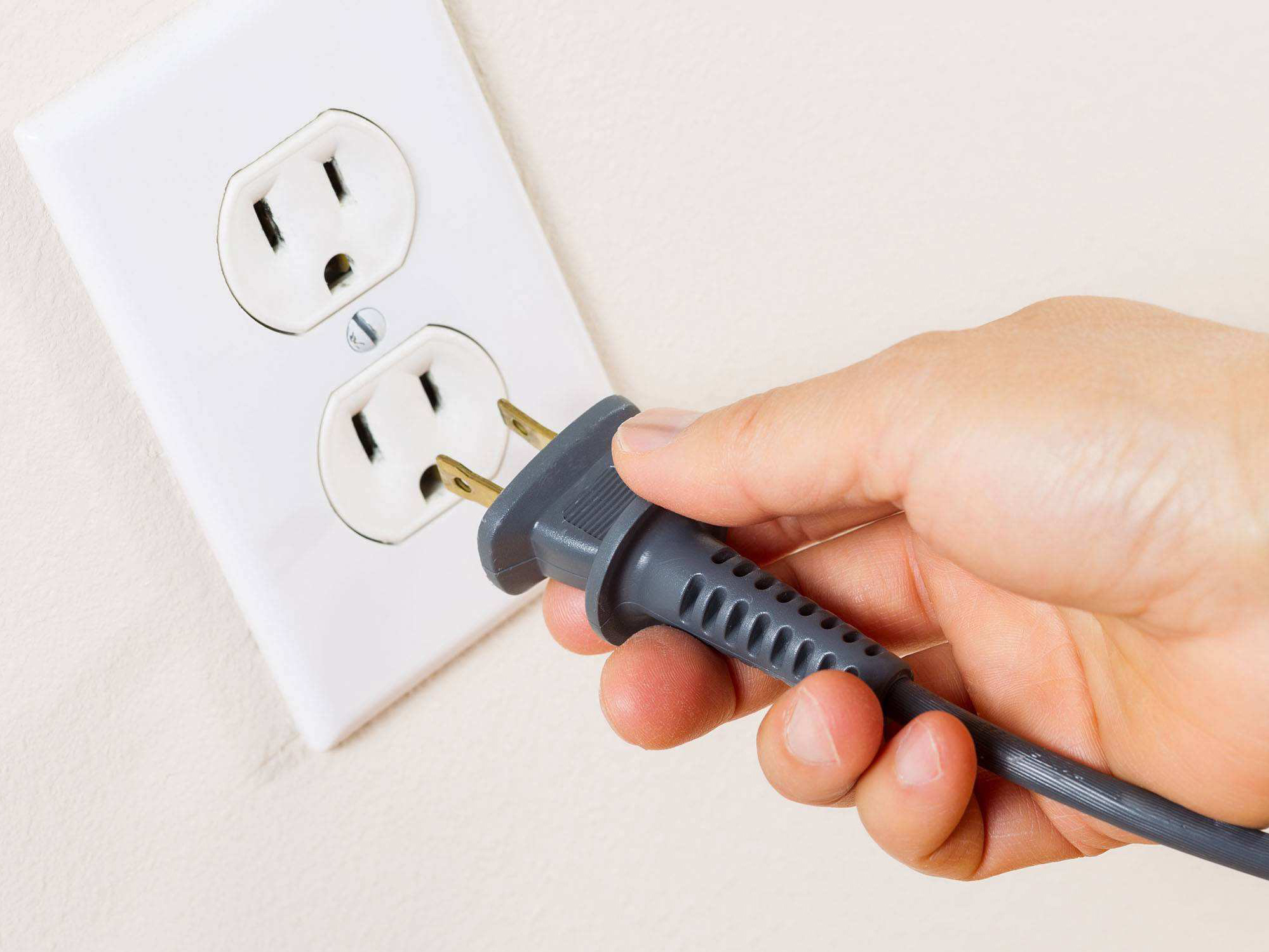 家里插座沒電也沒跳閘應該怎么處理？不用砸墻也能處理墻內斷線哦