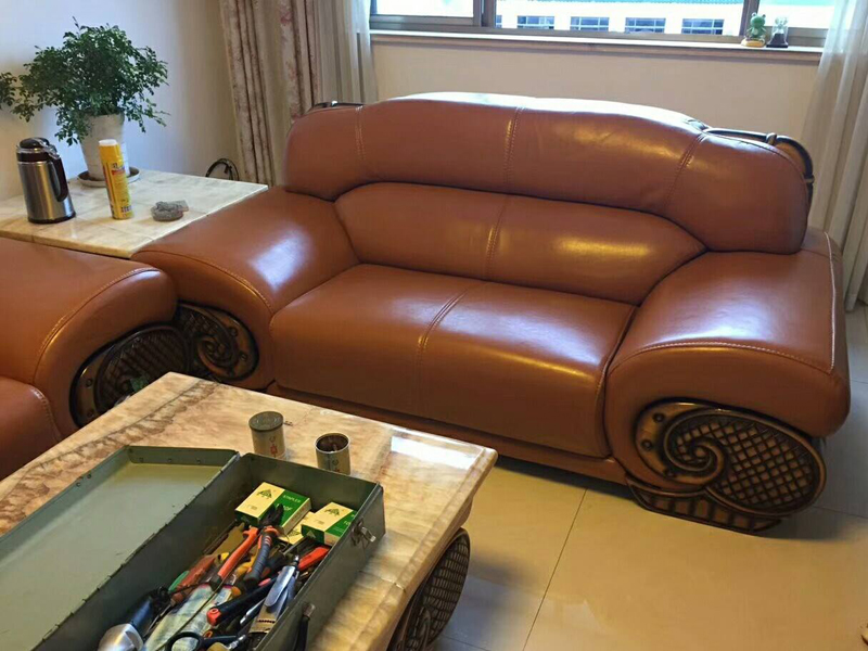 舊沙發(fā)別忙扔，沙發(fā)換皮是勤儉持家的不二之選，自己翻新沙發(fā)也行