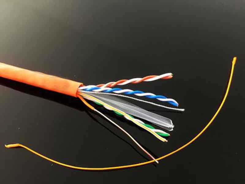 更換墻內(nèi)網(wǎng)線有技巧，兩人配合效率高，換線高手哪里找