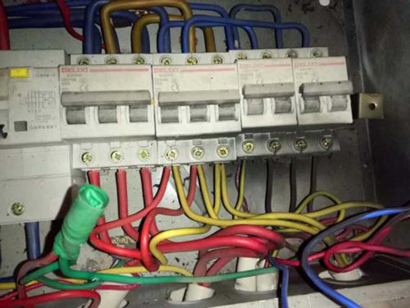  用電高峰期停電很苦惱，電表顯示跳閘怎么恢復(fù)這樣解決好