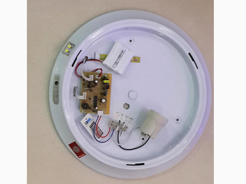 led燈通電后一閃一閃是時(shí)亮?xí)r不亮開(kāi)燈靠緣分，這種情況怎么解決