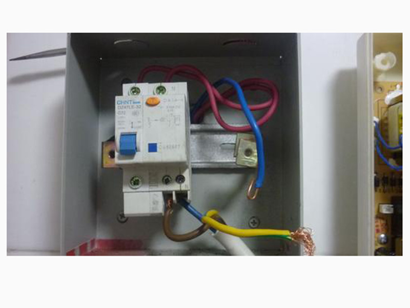 跳閘了怎么恢復(fù)用電，直接推上去是沒有用的，這樣處理更方便哦