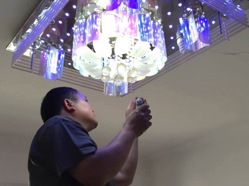 燈具安裝注意事項，大型燈具應(yīng)使用鐵制