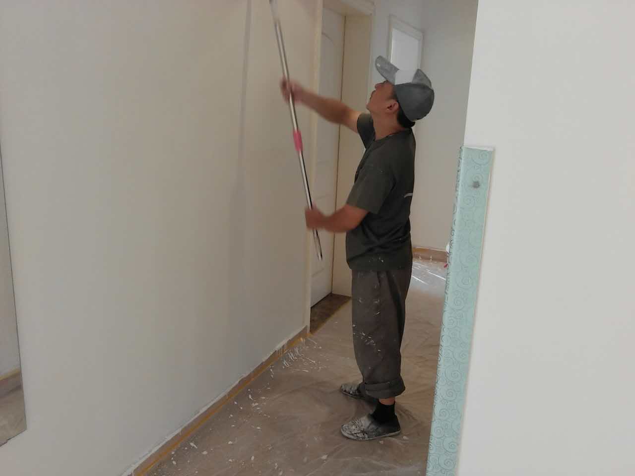 一修陽臺吊頂裝修、熱水管漏水、墻面翻