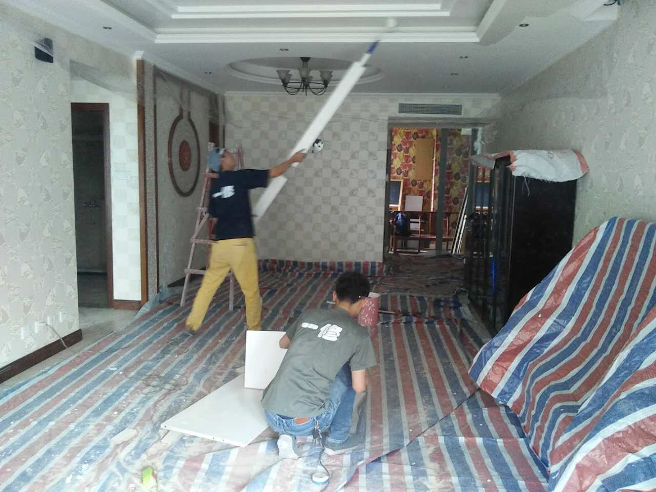 一修地板鋪貼、馬桶返臭維修、天花板翻