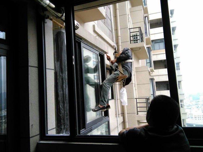 維修卷簾門電話,卷簾門維修價(jià)格，一般