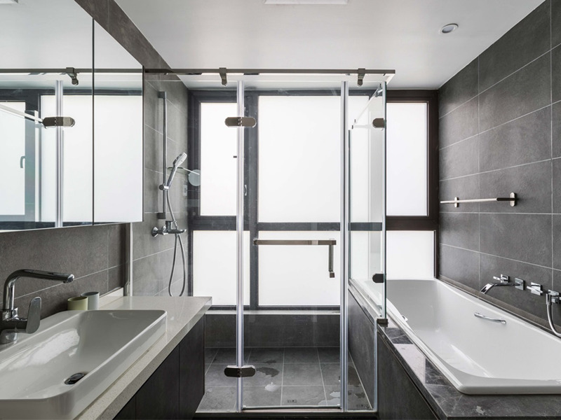 成都浴室門壞了附近有維修的師傅嗎，成