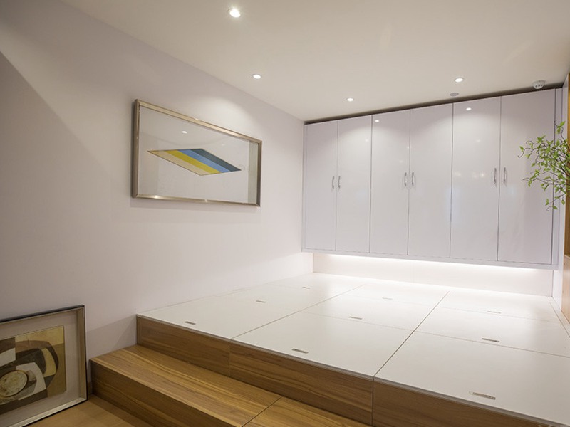 臥室窗頂墻紙發(fā)霉是什么原因?，解決這