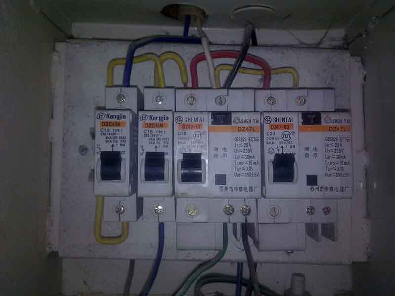 總開關跳閘后推不上去的原因是什么，為