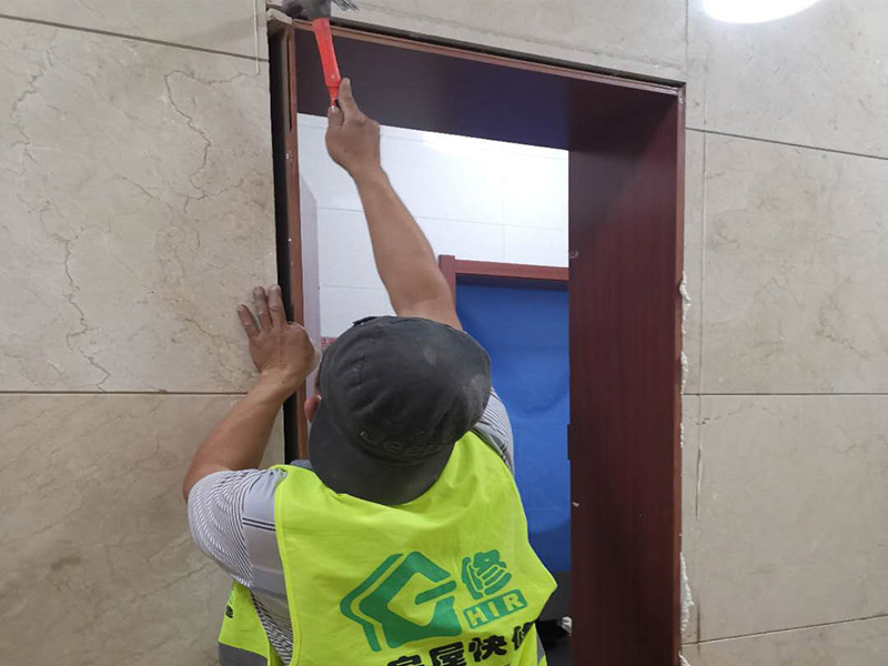 哪家?jiàn)涞籽b修公司收費(fèi)便宜，婁底舊房翻