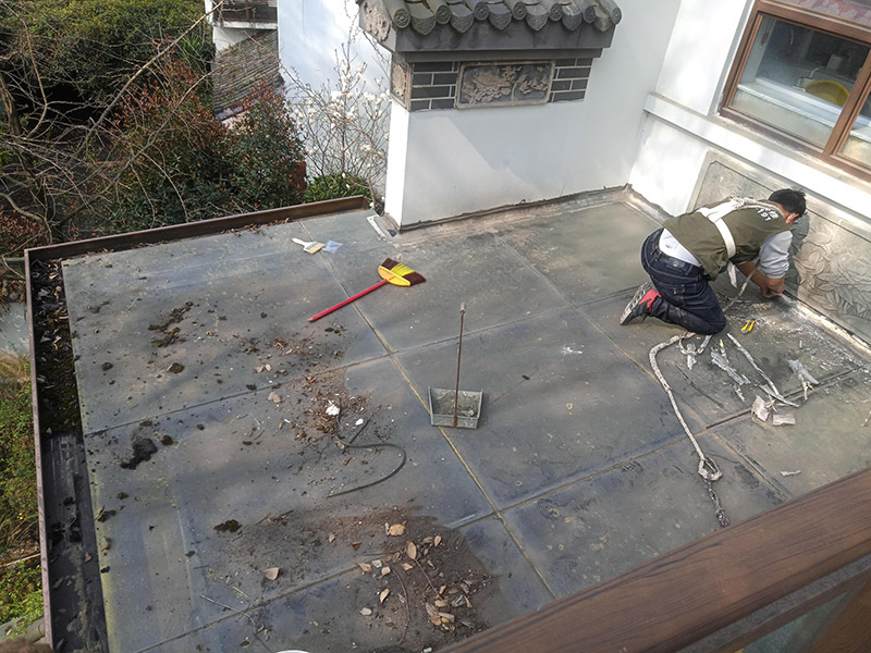 濟(jì)南住在頂樓有點漏水，怎么處理-頂樓