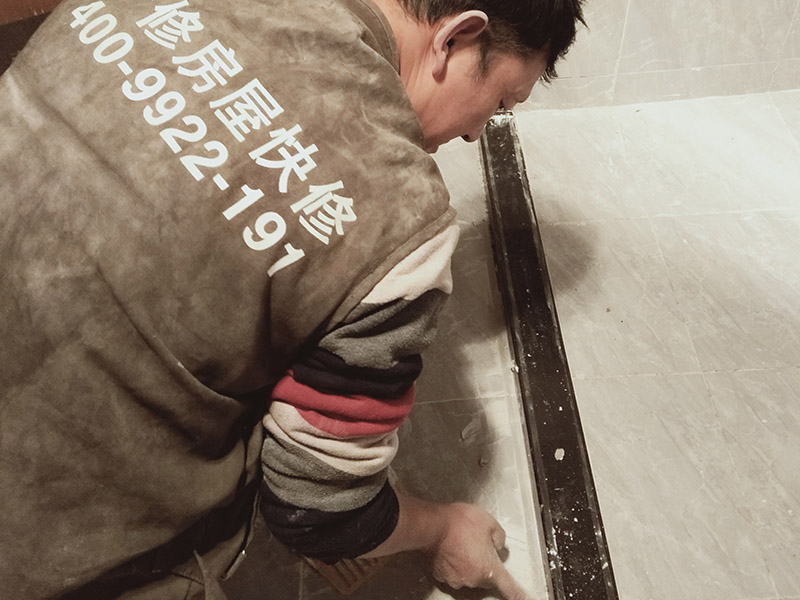 衛(wèi)生間滲水不傷瓷磚修補(bǔ)方式，衛(wèi)生間固