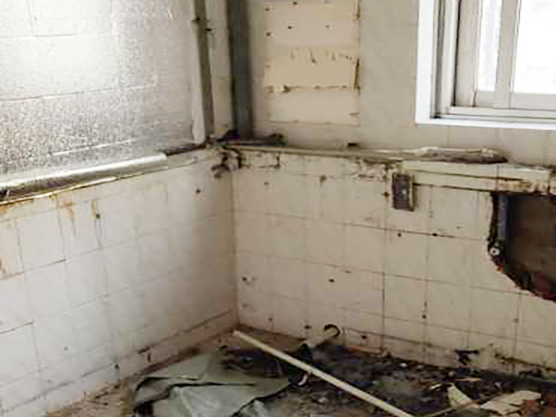 如何找到暗水管漏水點，老房生活陽臺墻