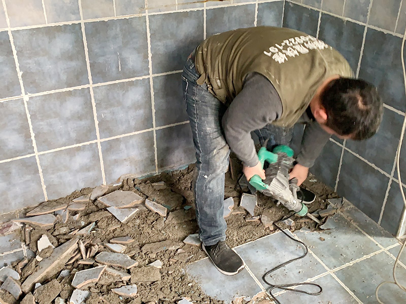 衛(wèi)生間頂部管道漏水誰負(fù)責(zé)，衛(wèi)生間管道