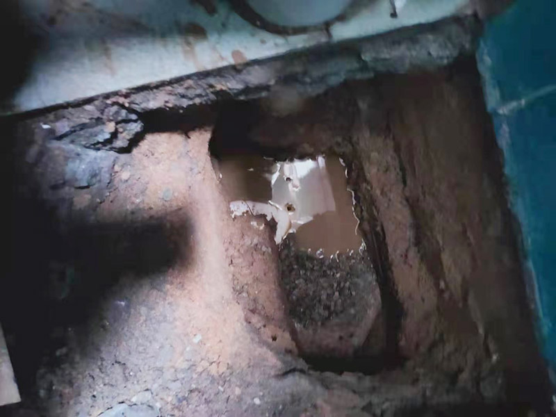 樓上衛(wèi)生間漏水誰負責，舊房漏水管道漏