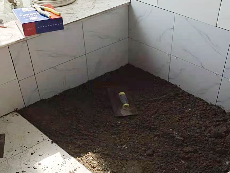 才裝修好2年的房子，衛(wèi)生間地磚漏水怎