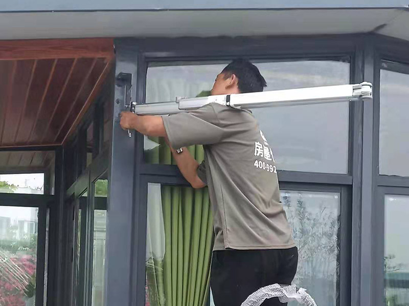 深圳窗戶頂沿漏水維修找誰？一位靠譜的