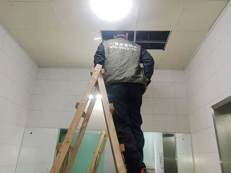 武漢屋頂鋁扣板翻新，白色變黃了如何處