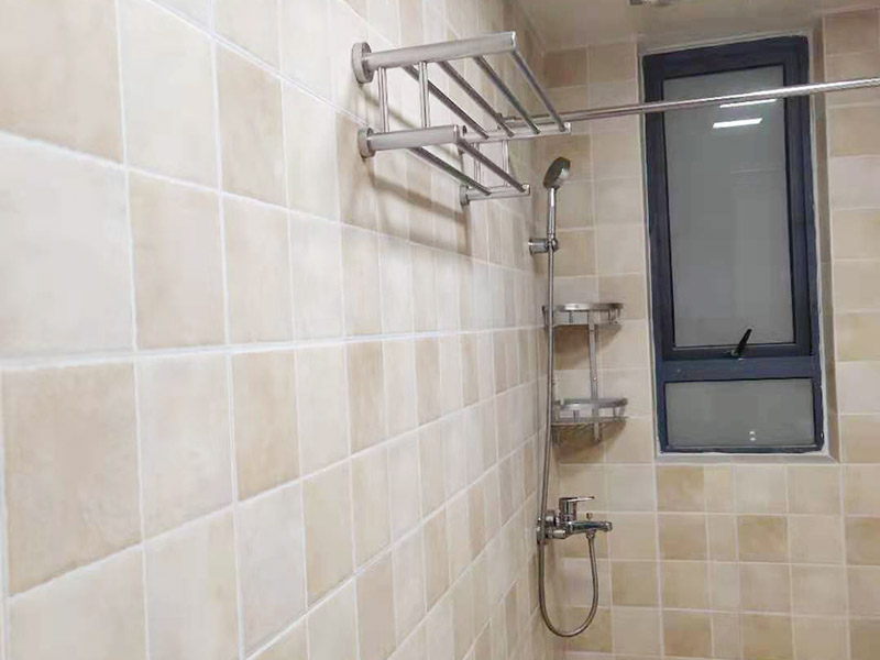 浴室地面滲水墻體受潮怎么辦？