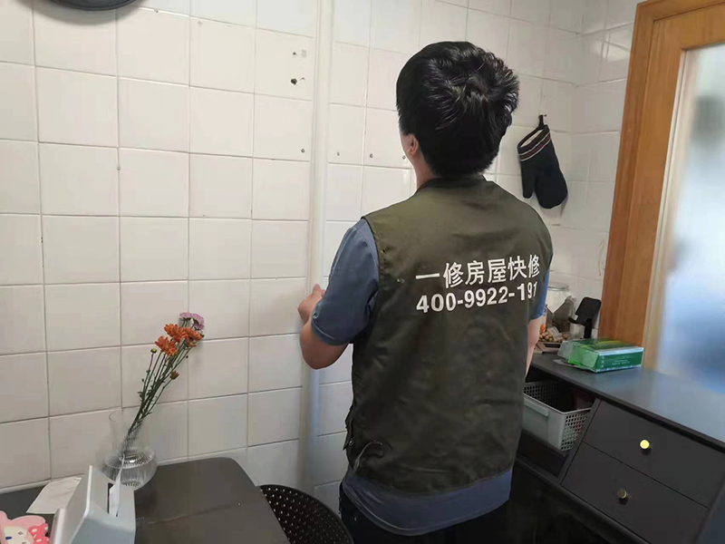 天河區(qū)地磚防水多少錢一平米？不敲瓷磚